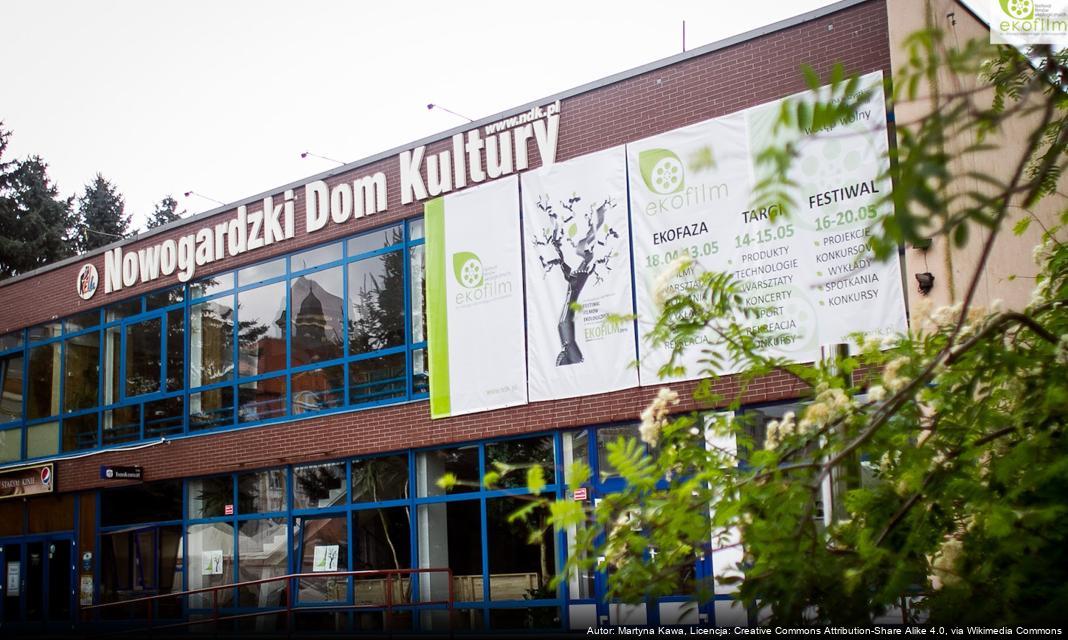 Zaduszki w Bibliotece: Muzyczny Koncert i Spotkanie z Autorką